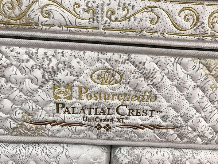 embroidery_Palatial_Crest